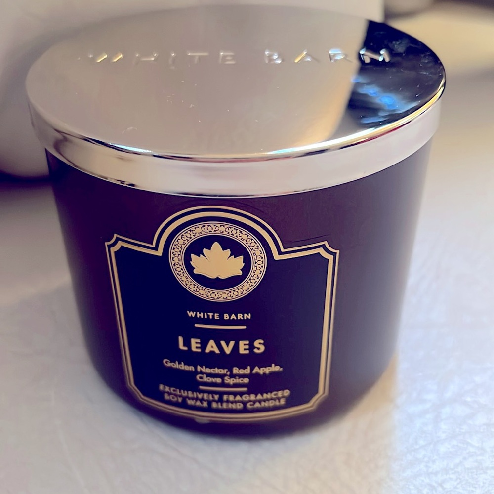 Leaves Candle!